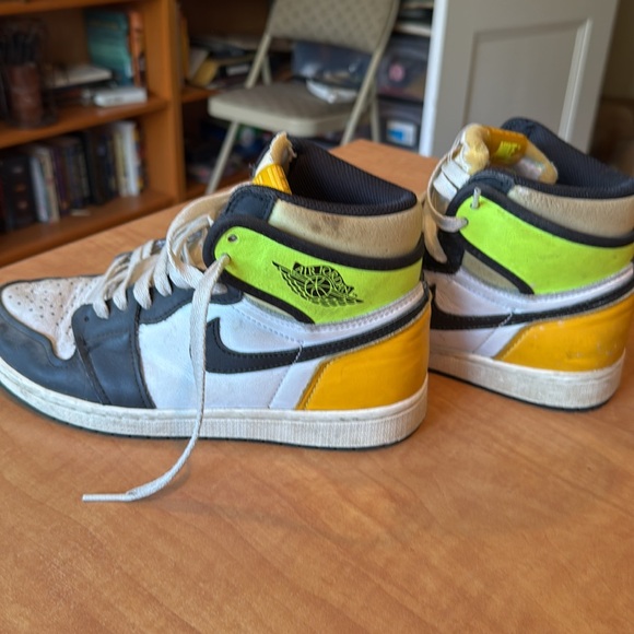 Mens Nike Volt Gold AJ size7 - Picture 1 of 4